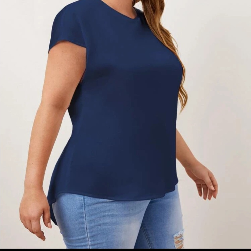 SHEIN Privé Plus Twist Back Solid Top - Picture 3 of 3